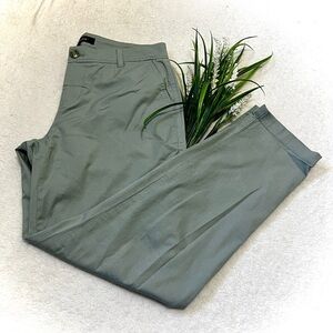 Liverpool Lightweight Tapered Slim Fit Pants - 6/28 (measures appx 31")